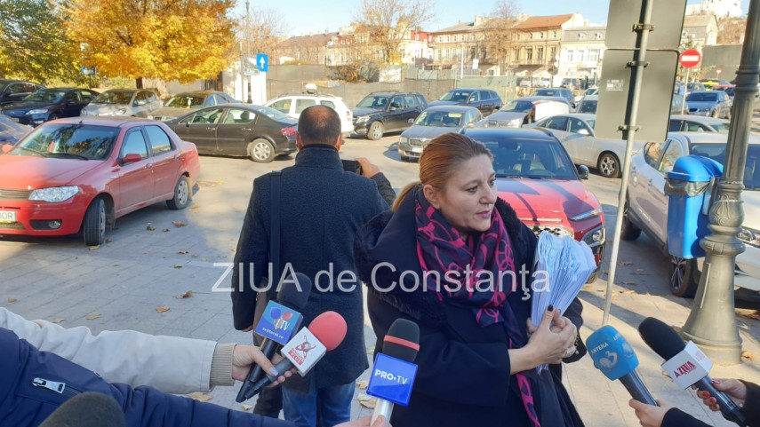 Diana Șoșoacă, în fața Curții de Apel Constanța. Foto din Arhiva ZIUA de Constanța