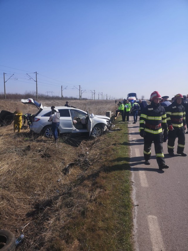 ialomita o persoana a fost grav ranita dupa ce un autoturism s a rasturnat a intervenit elicopterul smurd ialomita o persoana a fost grav ranita dupa ce un autoturism s a rasturnat a intervenit elicopterul smurd