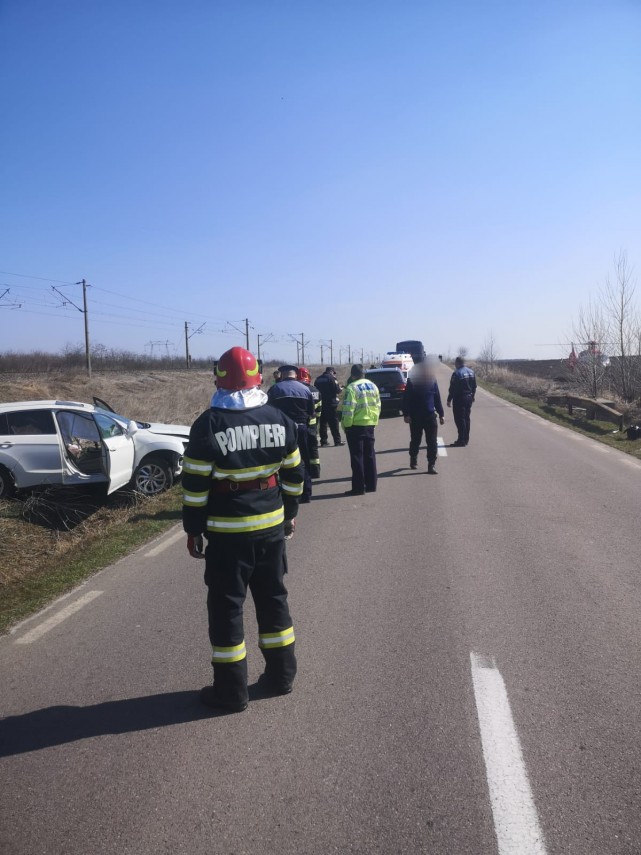 ialomita o persoana a fost grav ranita dupa ce un autoturism s a rasturnat a intervenit elicopterul smurd ialomita o persoana a fost grav ranita dupa ce un autoturism s a rasturnat a intervenit elicopterul smurd