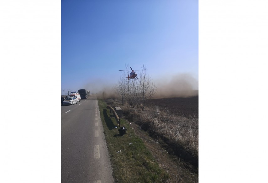 Ialomita: O persoana a fost grav ranita dupa ce un autoturism s-a rasturnat. A intervenit elicopterul SMURD