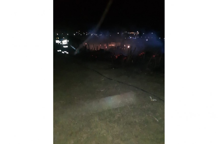 Incendiu în localitatea Mahmudia, județul Tulcea. foto: ISU Delta Tulcea