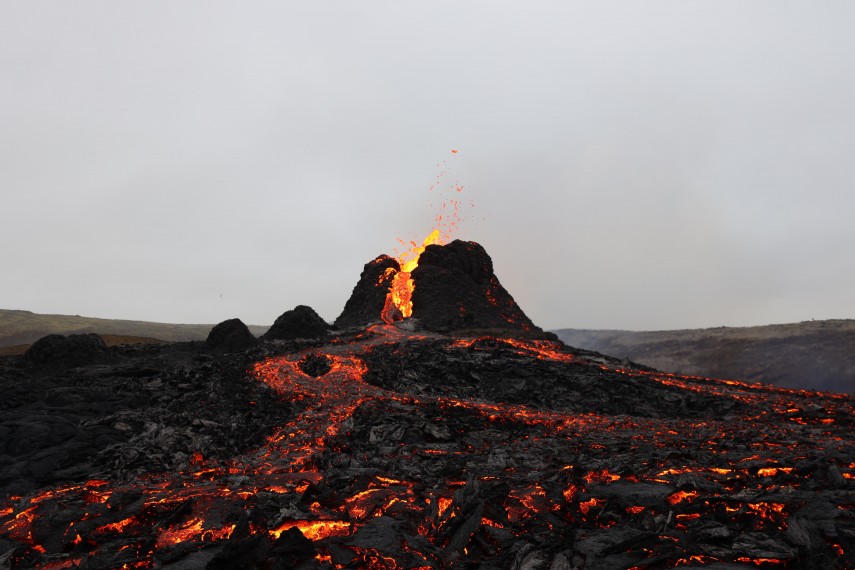 Erupție, foto cu rol ilustrativ: unsplash/  Toby Elliott