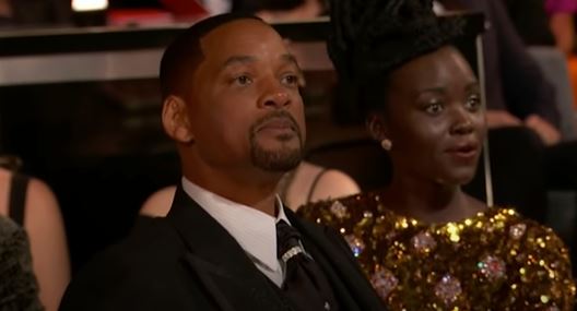 Chris Rock pălmuit pe scena Oscar de actorul Will Smith. foto: Captură Youtube Raf Productions