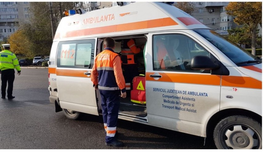 Ambulanta intervine la un accident rutier. Foto cu rol ilustrativ: ZIUA de Constanța