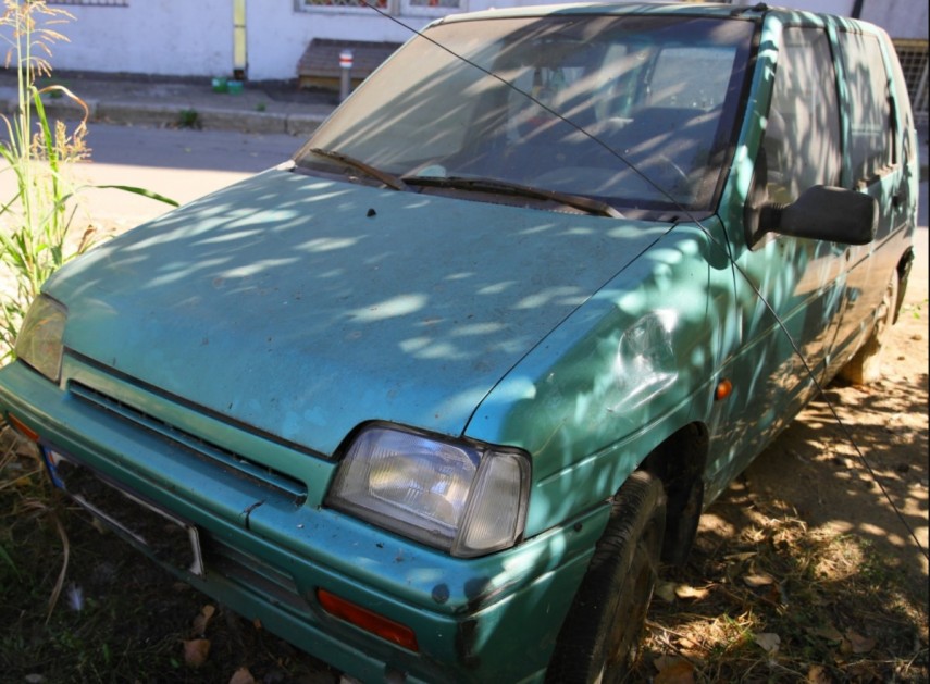 Mașină abandonată în Constanța. Foto: Primăria Constanța