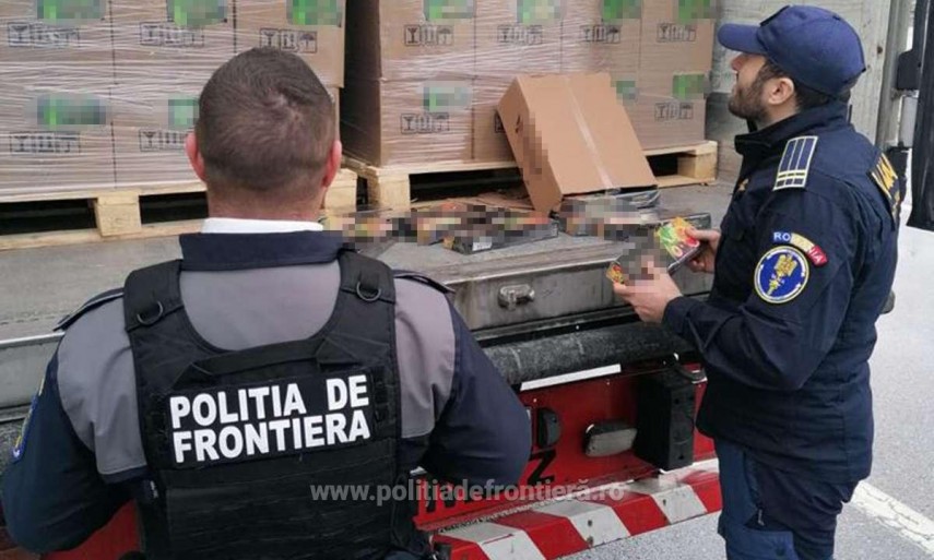 Tutun de narghilea confiscat în PTF Nădlac. foto: Poliția de Frontieră