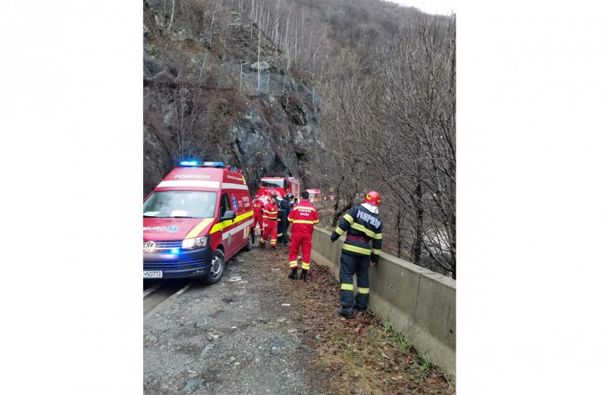 Accident grav în timpul unei competiții de rafnting pe râul Jiu. foto: ISU Gorj