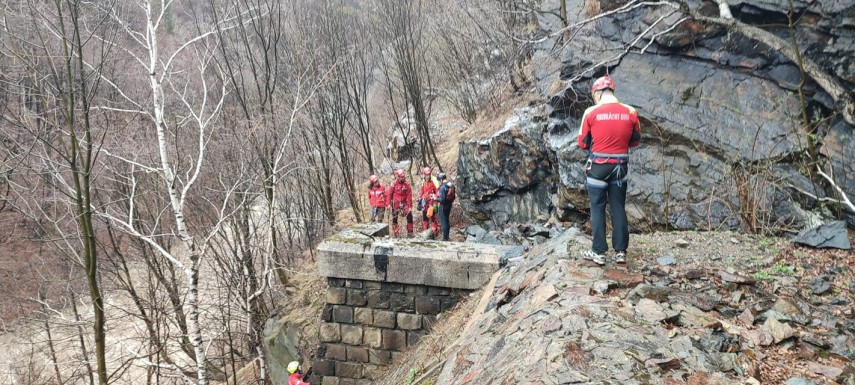 Salvamontiștii intervin la accidentul de pe râul Jiu. Foto: facebook/Salvamont Romania