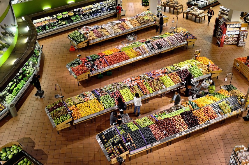 Raion de frucre într-un supermarket Foto Pixabay