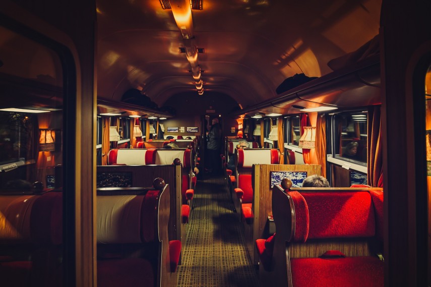 Vagon dintr-un tren de călători Foto Pixabay