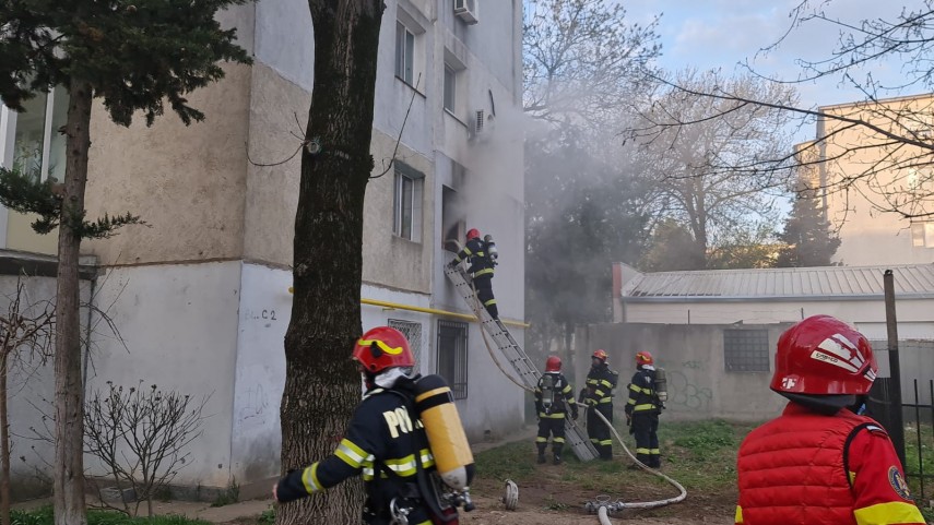 Incendiu strada Topolog. Sursa foto: ZIUA de Constanța