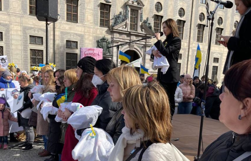 Protestele mamelor  ucrainene în Europa