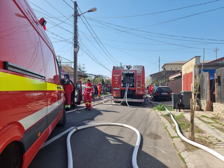 Incendiu strada Lanurilor. Foto: ZIUA de Constanța