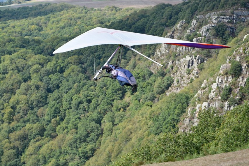 UPDATE. Alerta in judetul Cluj: O persoana a cazut cu parapanta in localitatea Jichisu de Jos. Intervine elicopterul SMURD 