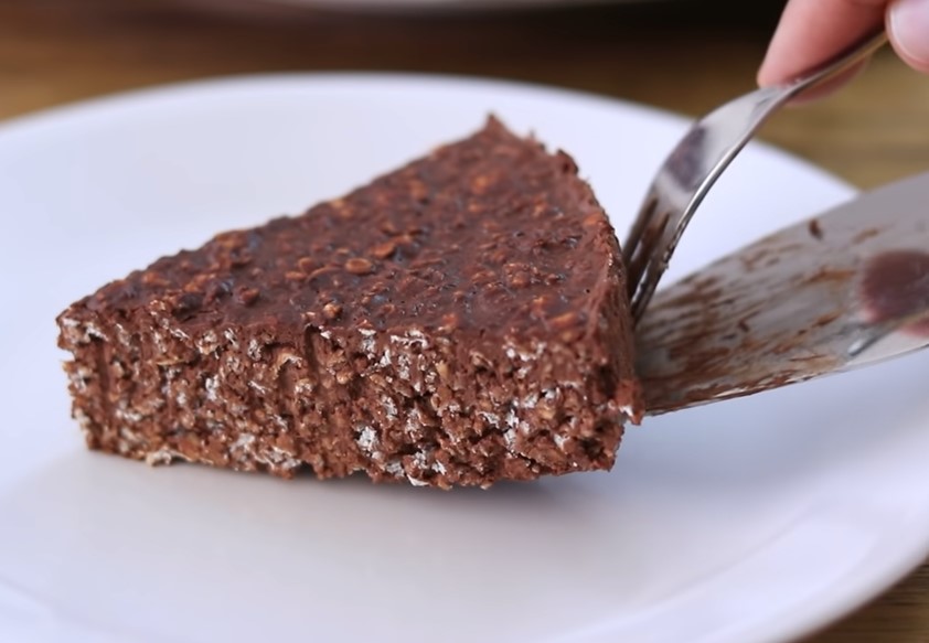 Prăjitură de ciocolată cu fulgi de ovăz Foto captură video Youtube