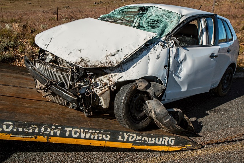 Mașină avariată în urma unui accident Foto Pixabay