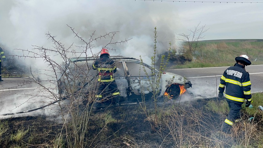 Incendiu auto, foto: ISU Tulcea