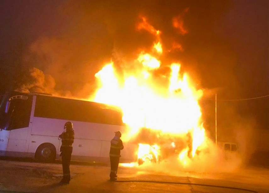 Incendiu autocar Sursa foto ISU Sibiu