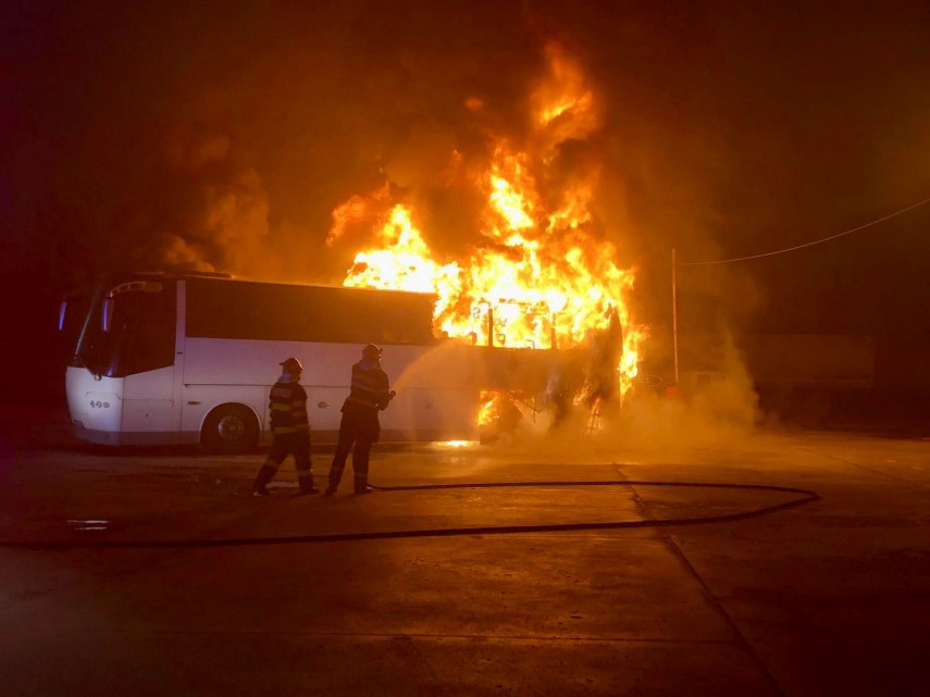 Incendiu autocar Sursa foto ISU Sibiu