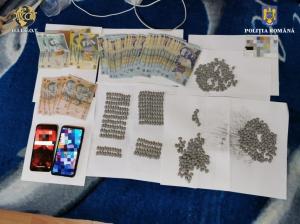 DIICOT Trafic de droguri în Constanța. Peste 500 de comprimate de ecstasy, ridicate de polițiști (GALERIE FOTO)