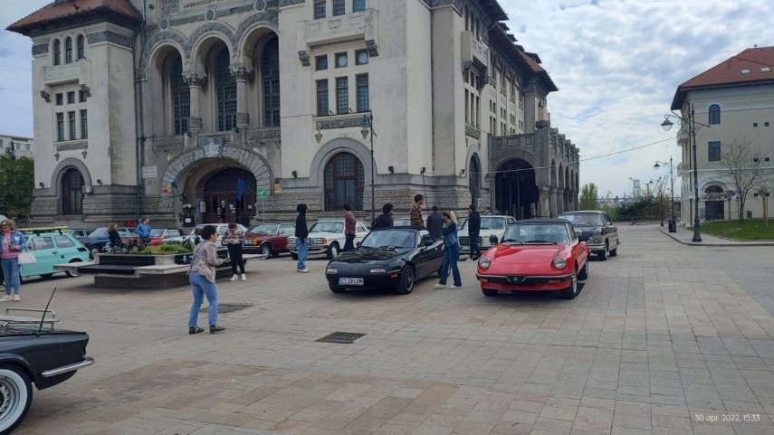 Mașini de epocă în Piața Ovidiu Sursa foto ZIUA de Constanța