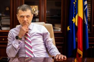 Prefectul Silviu Coșa, de Ziua Muncii „Dincolo de fumul grătarelor și bass-ul boxelor, este ziua noastră, a tuturor celor care, muncind pentru un salariu reprezentăm o rotiță utilă în mecanismul social“  