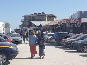 Violență pe o stradă din Vama Veche. Doi tineri, reținuți pentru tâlhărie