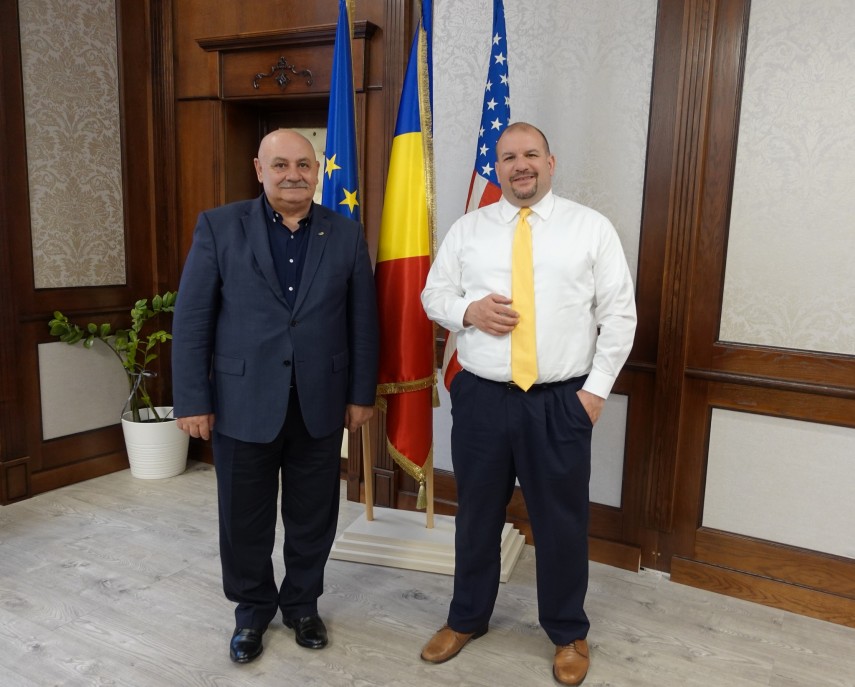 Florin Goidea, directorul general al CNAPMC și David Muniz, însărcinatul cu afaceri al Ambasadei Statelor Unite ale Americii la București. Foto: Facebook/Constanța Port