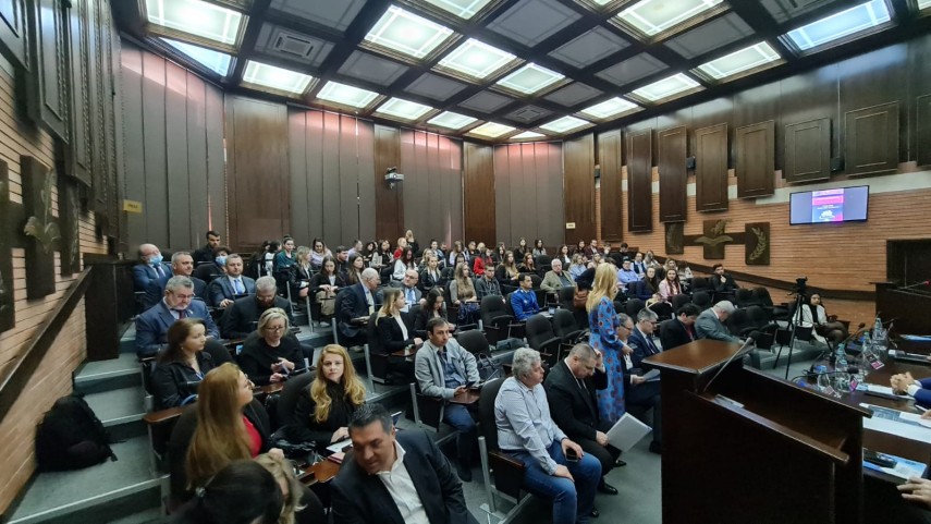 live text conferinta nationala despre securitate si fake news la facultatea de drept si stiinte administrative