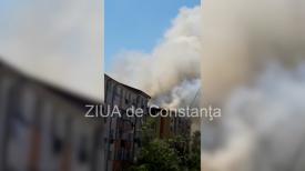 Județul Constanța Incendiu violent la un bloc din Năvodari (GALERIE FOTO+VIDEO)         