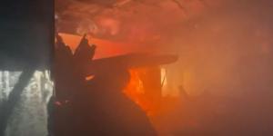 Județul Constanța Au apărut noi imagini din incendiul violent izbucnit în mansarda unui bloc din Năvodari (VIDEO)