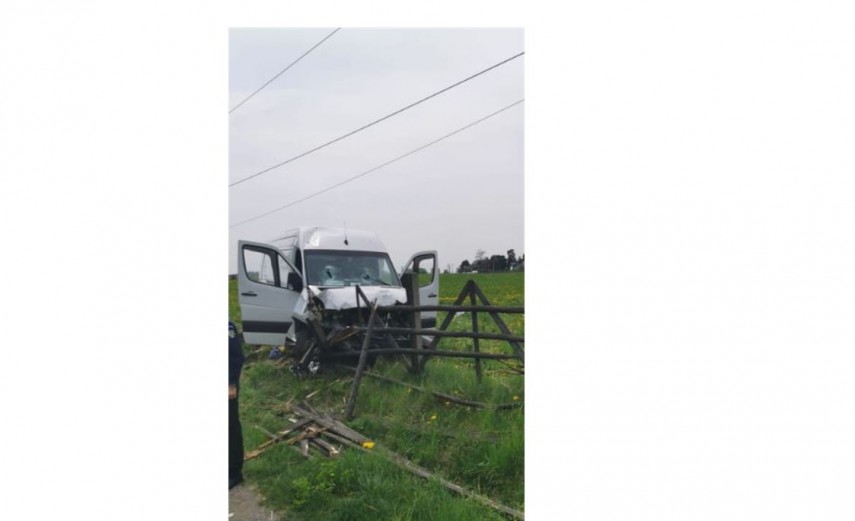 Doi barbati au ajuns la spital in urma unui accident rutier petrecut in judetul Suceava 