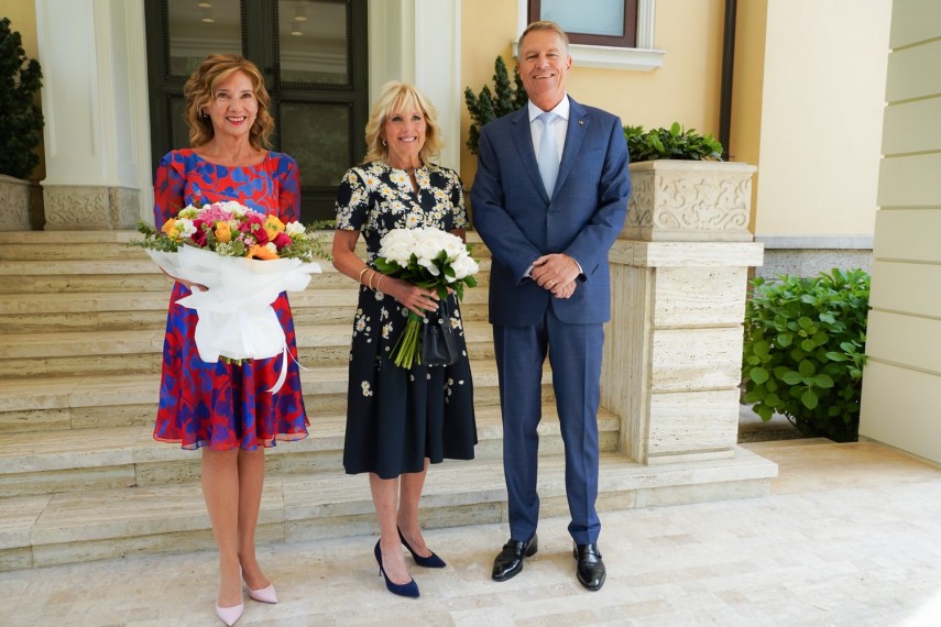 Jill Biden s-a întâlnit cu preşedintele Iohannis şi soţia sa, Carmen, foto: Facebook/ Klaus Iohannis 