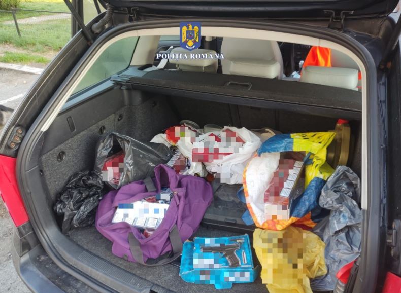 Perchezitii intr-un dosar de contrabanda calificata: Un agent de securitate, in serviciu la o poarta de acces a portului Constanta, prins in flagrant delict (GALERIE FOTO) 
