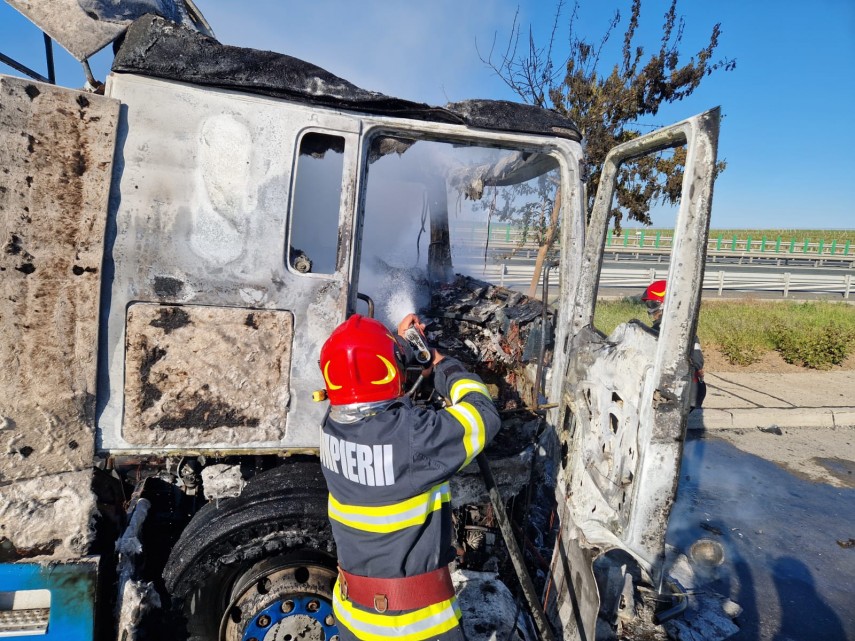 Incendiu la un autotren pe Autostrada A2. Foto: ISU Dobrogea