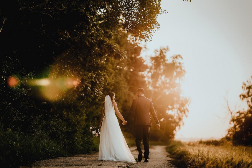 Cuplu de tineri în ziua nunții Foto Pixabay