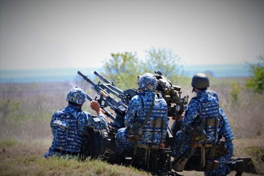 Trageri cu mitraliera în poligonul Capu Midia, foto: Facebook/ Ministerul Apararii Nationale, Romania - www.mapn.ro 