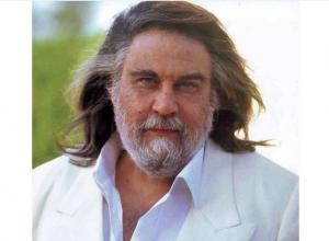 A încetat din viaţă Vangelis, considerat unul dintre cei mai mari compozitori de muzică electronică din toate timpurile