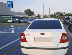 Constanța. Amenzi pentru șoferii care parchează ilegal pe locurile rezervate persoanelor cu dizabilități (GALERIE FOTO)