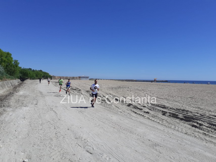 constanta alergatori amatori dar si sportivi de performanta au luat startul in maratonul nisipului galerie constanta alergatori amatori dar si sportivi de performanta au luat startul in maratonul nisipului galerie