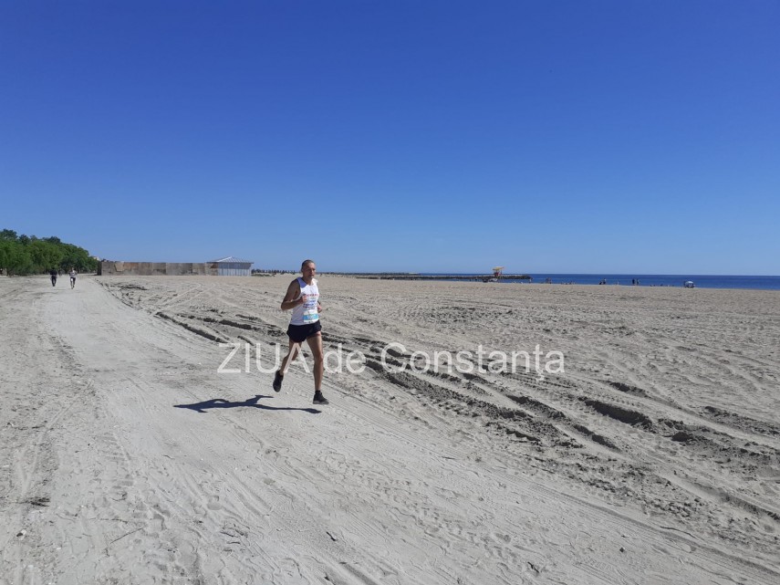 constanta alergatori amatori dar si sportivi de performanta au luat startul in maratonul nisipului galerie constanta alergatori amatori dar si sportivi de performanta au luat startul in maratonul nisipului galerie