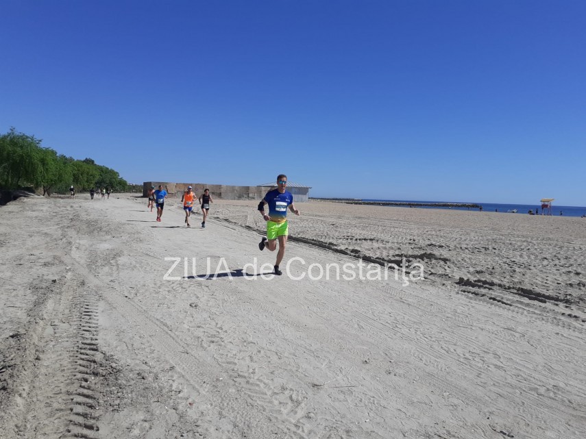 constanta alergatori amatori dar si sportivi de performanta au luat startul in maratonul nisipului galerie constanta alergatori amatori dar si sportivi de performanta au luat startul in maratonul nisipului galerie