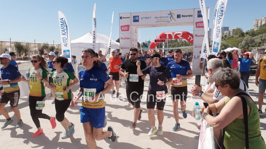 constanta alergatori amatori dar si sportivi de performanta au luat startul in maratonul nisipului galerie constanta alergatori amatori dar si sportivi de performanta au luat startul in maratonul nisipului galerie