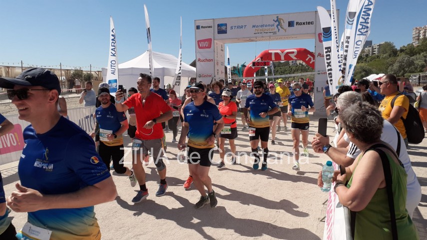 constanta alergatori amatori dar si sportivi de performanta au luat startul in maratonul nisipului galerie constanta alergatori amatori dar si sportivi de performanta au luat startul in maratonul nisipului galerie