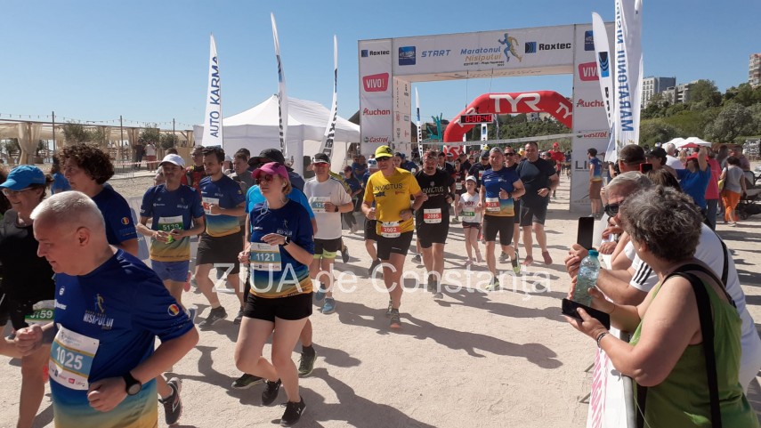 constanta alergatori amatori dar si sportivi de performanta au luat startul in maratonul nisipului galerie constanta alergatori amatori dar si sportivi de performanta au luat startul in maratonul nisipului galerie