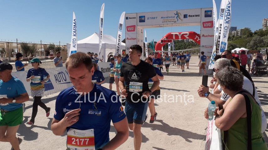 constanta alergatori amatori dar si sportivi de performanta au luat startul in maratonul nisipului galerie constanta alergatori amatori dar si sportivi de performanta au luat startul in maratonul nisipului galerie