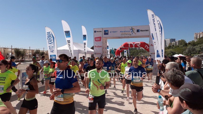 constanta alergatori amatori dar si sportivi de performanta au luat startul in maratonul nisipului galerie constanta alergatori amatori dar si sportivi de performanta au luat startul in maratonul nisipului galerie