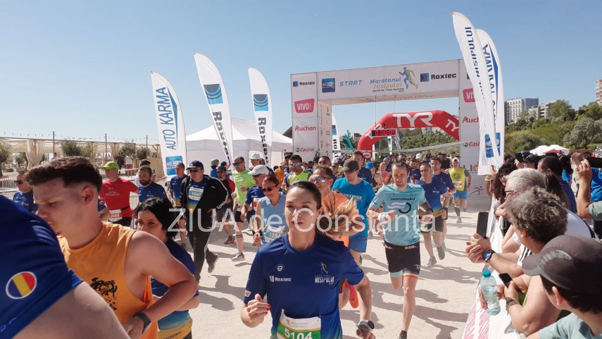 constanta alergatori amatori dar si sportivi de performanta au luat startul in maratonul nisipului galerie constanta alergatori amatori dar si sportivi de performanta au luat startul in maratonul nisipului galerie