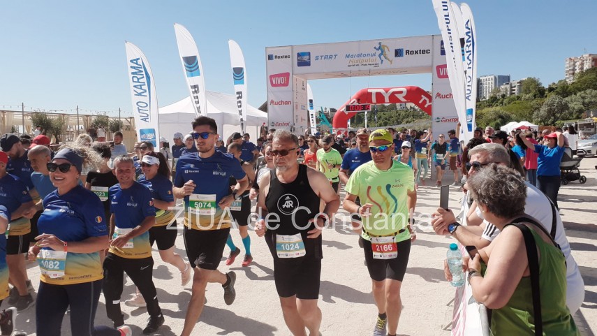 constanta alergatori amatori dar si sportivi de performanta au luat startul in maratonul nisipului galerie constanta alergatori amatori dar si sportivi de performanta au luat startul in maratonul nisipului galerie
