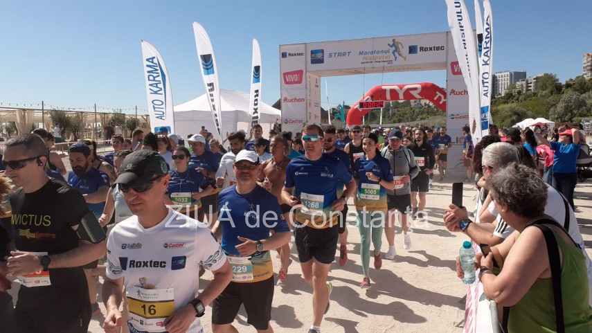 constanta alergatori amatori dar si sportivi de performanta au luat startul in maratonul nisipului galerie constanta alergatori amatori dar si sportivi de performanta au luat startul in maratonul nisipului galerie